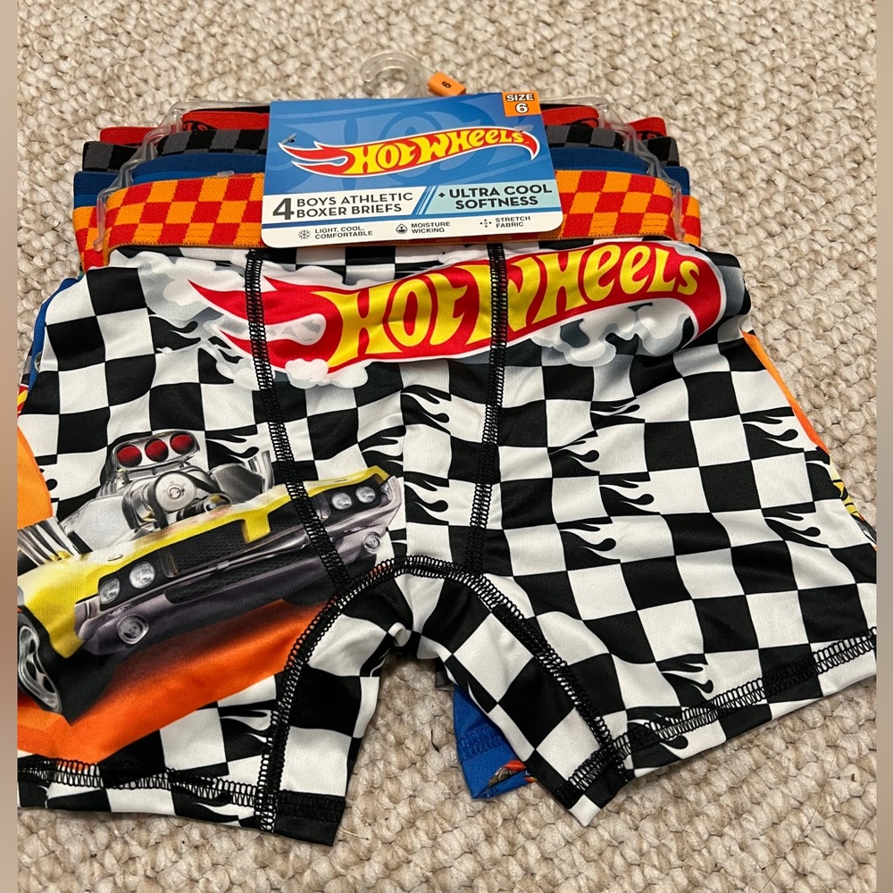 Hot Wheels Boys' Boxer Briefs - Black and White/Color 4-Pack
